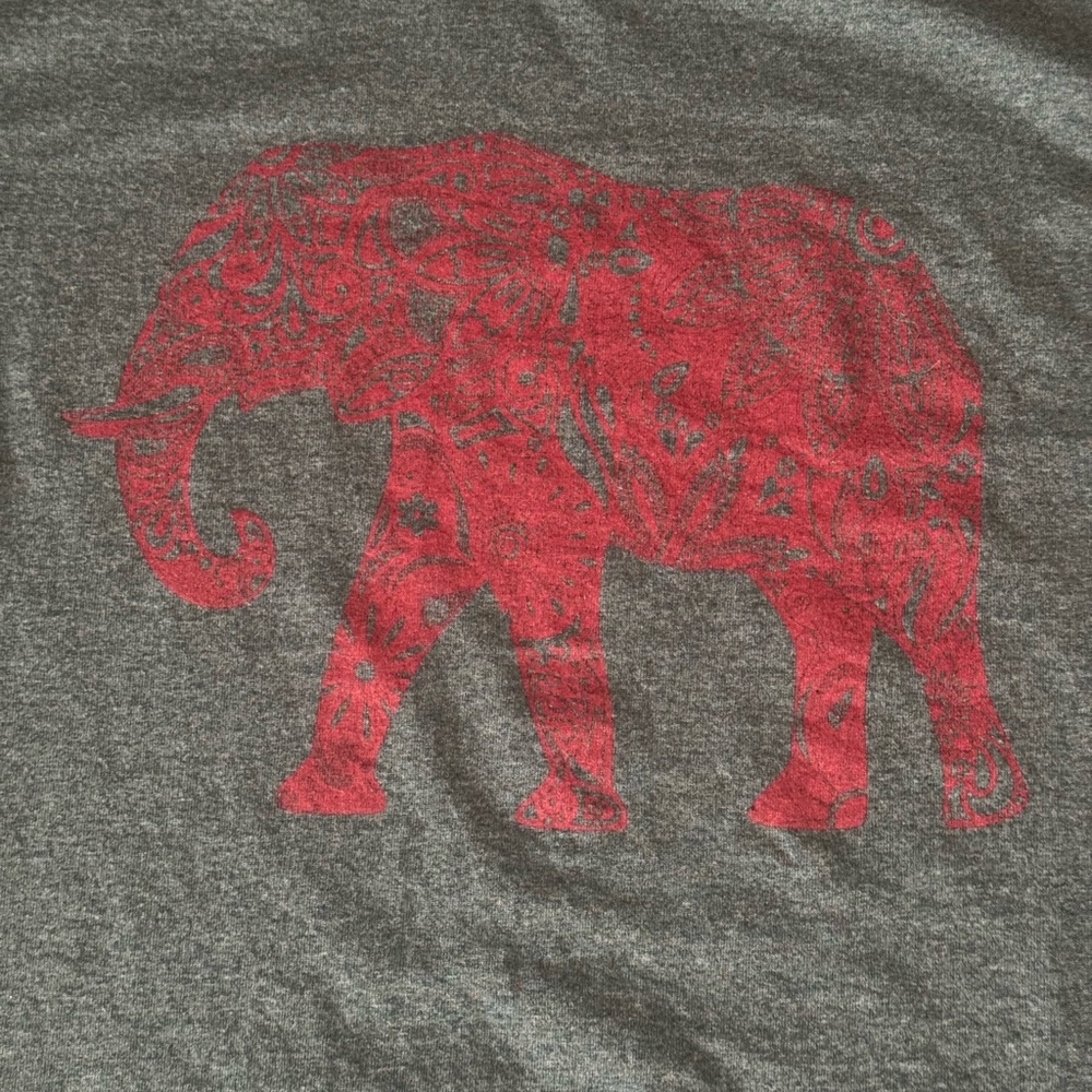 Gray T-Shirt with Red Elephant Design Medium - Picture 4 of 7